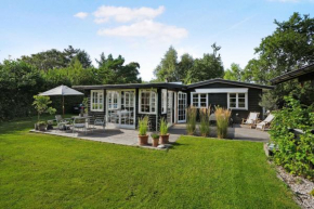Charming Holiday Home Close To A Beautiful Beach in Liseleje